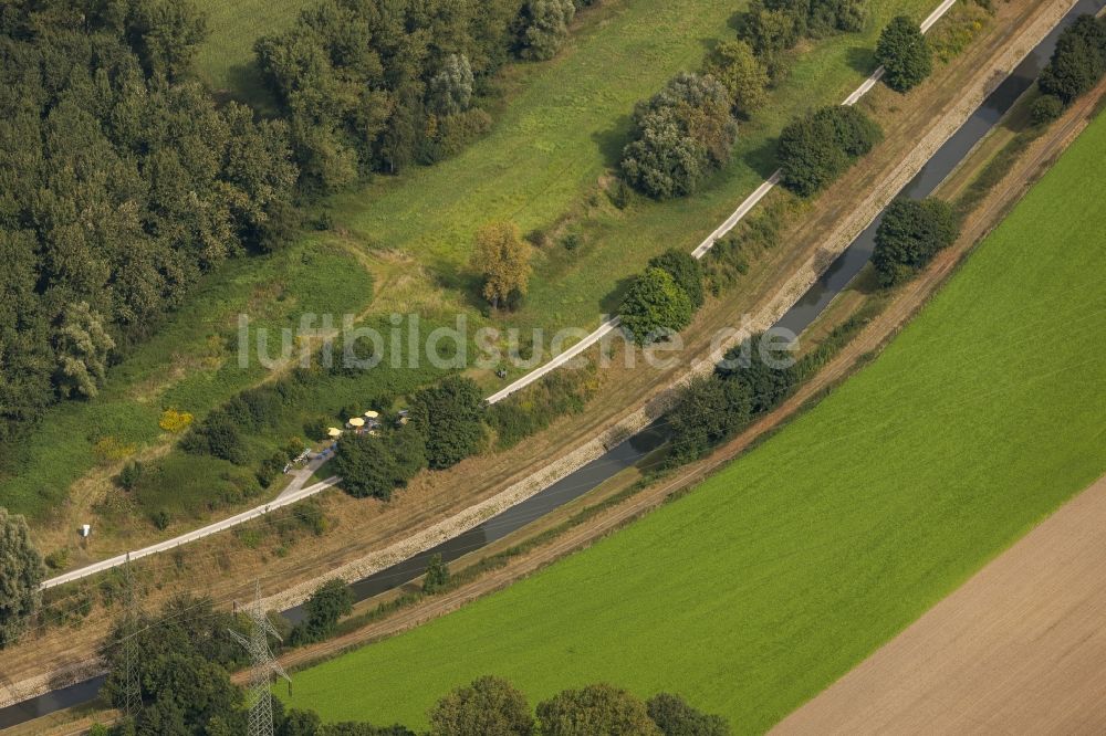 Luftbild Castrop-Rauxel - Landschaft vom Verlauf des Fluß es Emscher bei Castrop-Rauxel im Bundesland Nordrhein-Westfalen