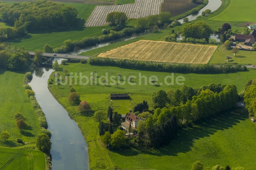 Olfen von oben - Landschaft der Wiesen und Felder am Hotel-Restaurant Zur Rauschenburg bei Olfen im Bundesland Nordrhein-Westfalen NRW