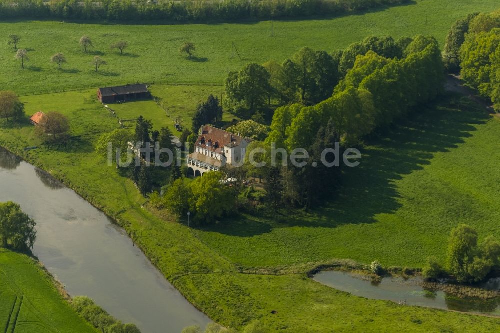 Olfen aus der Vogelperspektive: Landschaft der Wiesen und Felder am Hotel-Restaurant Zur Rauschenburg bei Olfen im Bundesland Nordrhein-Westfalen NRW