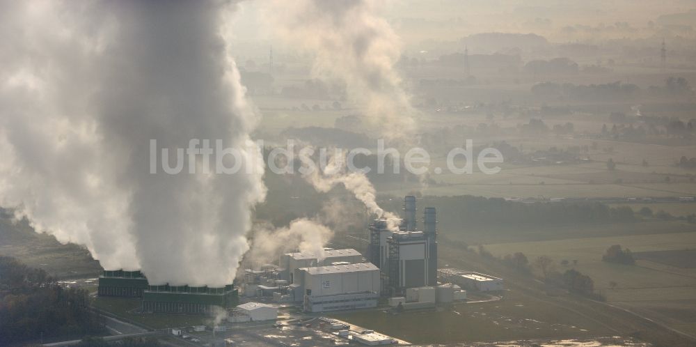 Luftaufnahme Bergkamen - Landschaft mit Wolke bei Inversionswetterlage mit Inversionsschicht über dem Steinkohlekraftwerk Bergkamen in Nordrhein-Westfalen