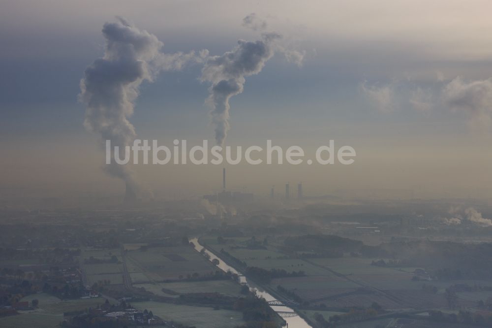 Luftbild Bergkamen - Landschaft mit Wolke bei Inversionswetterlage mit Inversionsschicht über dem Steinkohlekraftwerk Bergkamen in Nordrhein-Westfalen