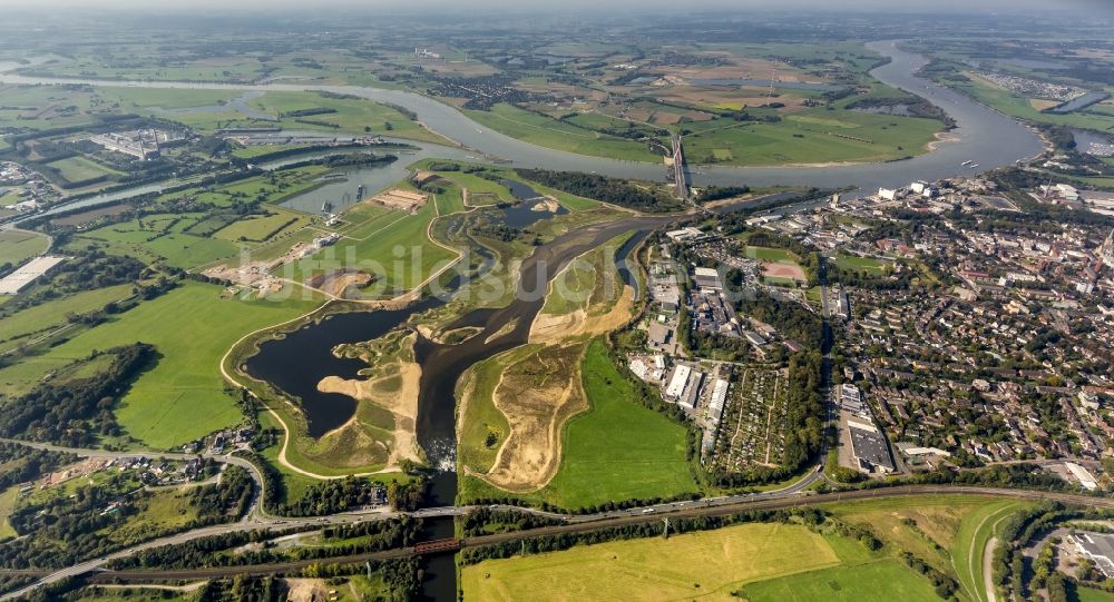 Luftbild Wesel - Landschaften der neu gestalteten Lippemündung in den Flußverlauf des Rhein bei Wesel im Bundesland Nordrhein-Westfalen