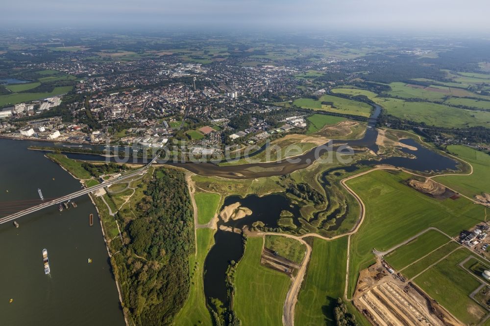 Wesel aus der Vogelperspektive: Landschaften der neu gestalteten Lippemündung in den Flußverlauf des Rhein bei Wesel im Bundesland Nordrhein-Westfalen