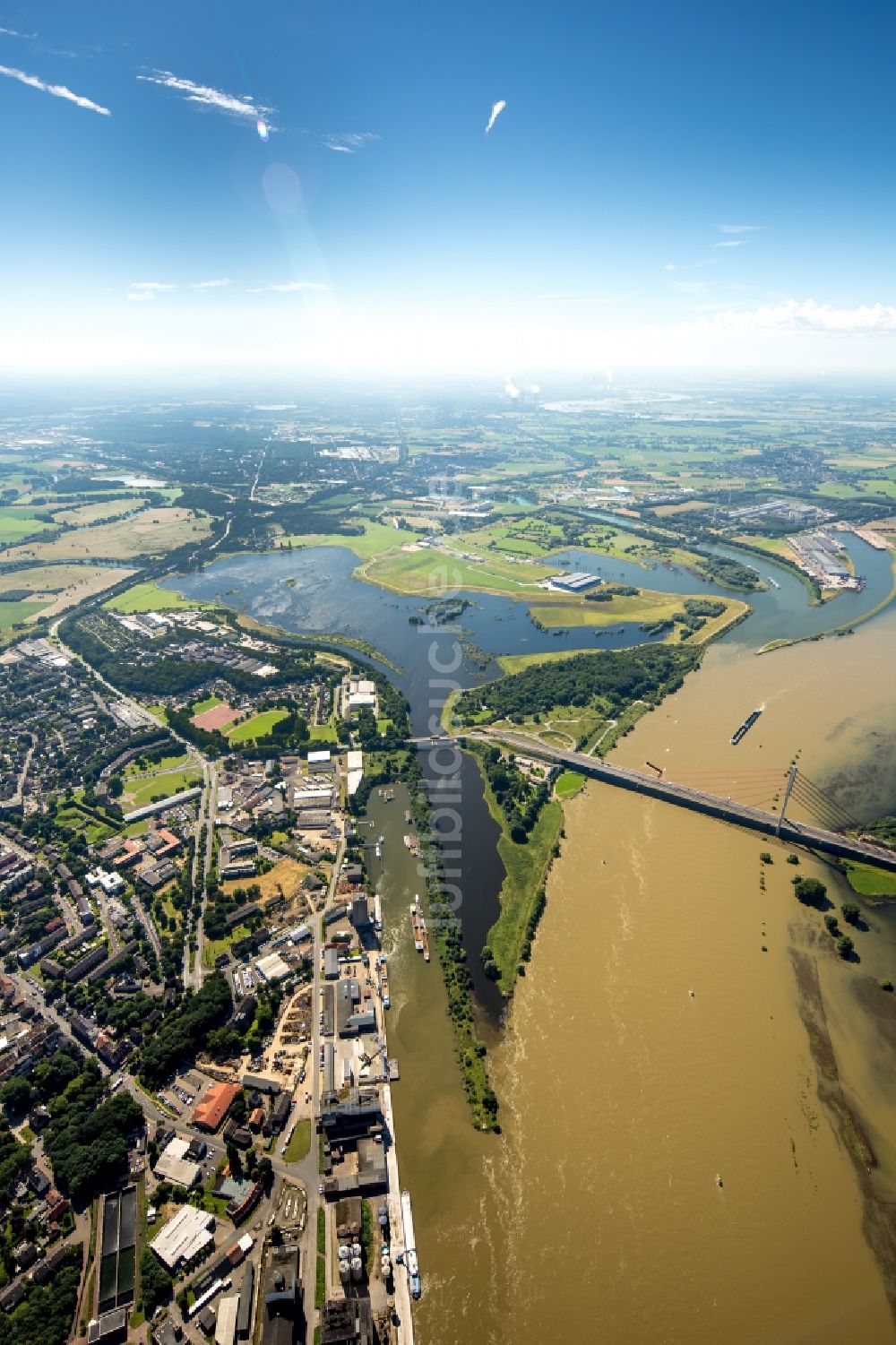 Luftaufnahme Wesel - Landschaften der neu gestalteten Lippemündung in den Flußverlauf des Rhein bei Wesel im Bundesland Nordrhein-Westfalen