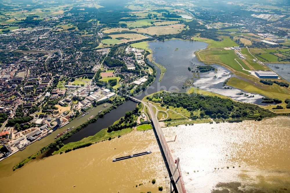 Wesel von oben - Landschaften der neu gestalteten Lippemündung in den Flußverlauf des Rhein bei Wesel im Bundesland Nordrhein-Westfalen