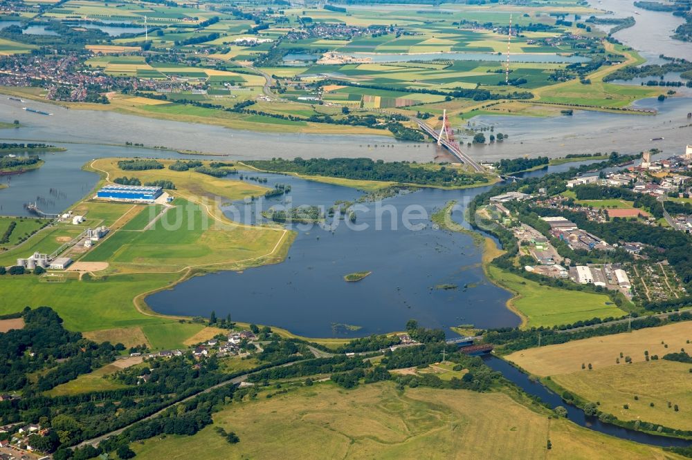 Wesel von oben - Landschaften der neu gestalteten Lippemündung in den Flußverlauf des Rhein bei Wesel im Bundesland Nordrhein-Westfalen
