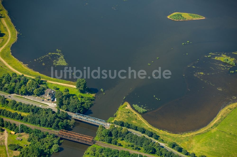 Wesel aus der Vogelperspektive: Landschaften der neu gestalteten Lippemündung in den Flußverlauf des Rhein bei Wesel im Bundesland Nordrhein-Westfalen