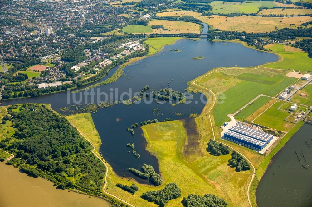 Wesel von oben - Landschaften der neu gestalteten Lippemündungsraum in den Flußverlauf des Rhein bei Wesel im Bundesland Nordrhein-Westfalen