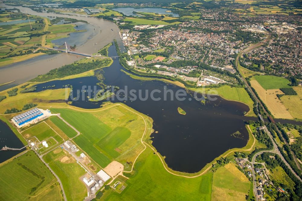 Wesel aus der Vogelperspektive: Landschaften der neu gestalteten Lippemündungsraum in den Flußverlauf des Rhein bei Wesel im Bundesland Nordrhein-Westfalen