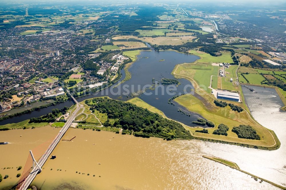 Wesel aus der Vogelperspektive: Landschaften der neu gestalteten Lippemündungsraum in den Flußverlauf des Rhein bei Wesel im Bundesland Nordrhein-Westfalen