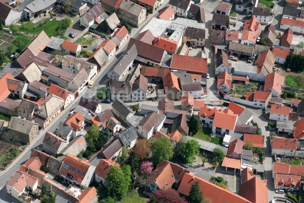 Selzen aus der Vogelperspektive: Landstädtische Gemeinde in Selzen im Bundesland Rheinland-Pfalz