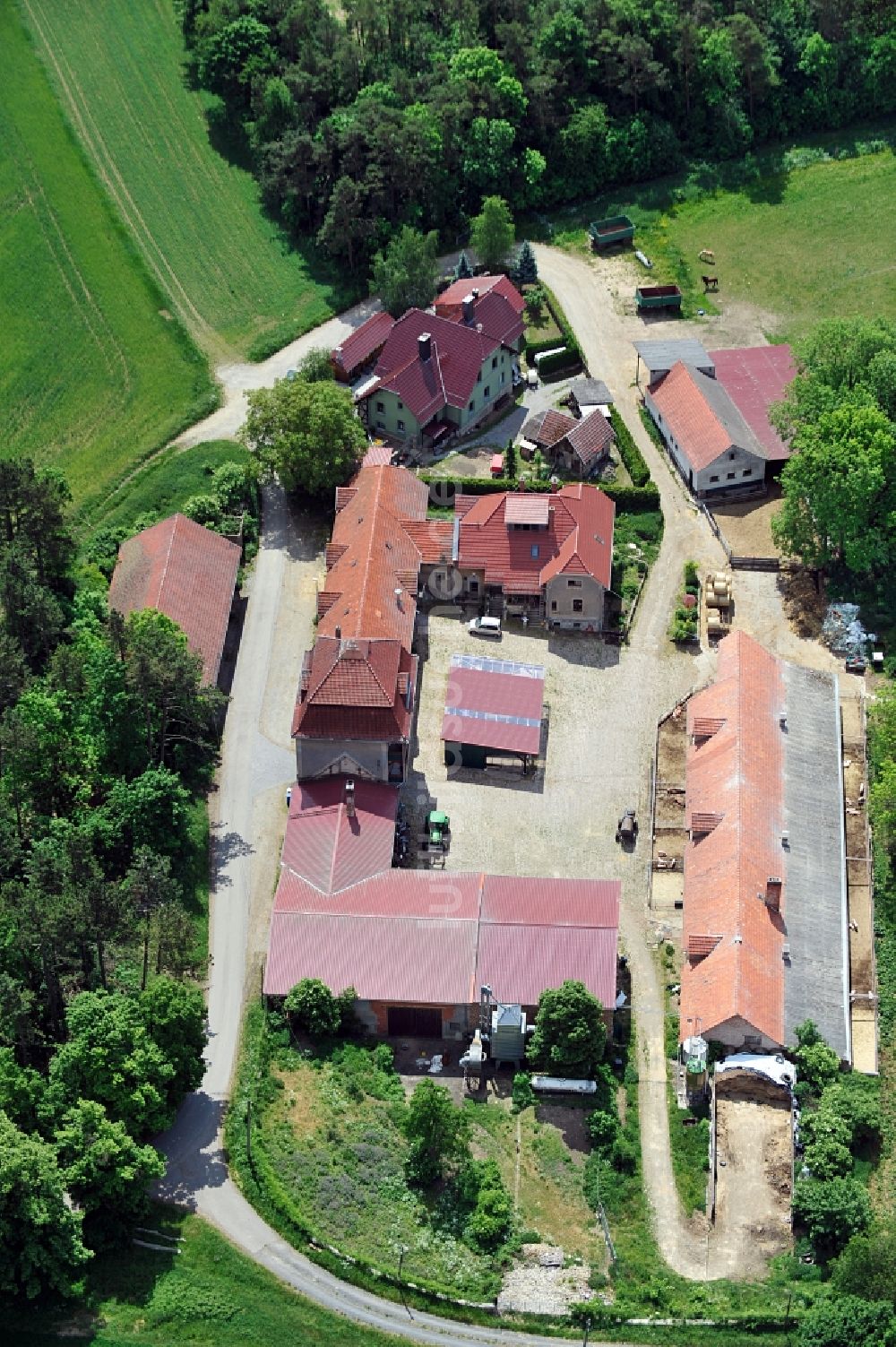 Katharinenberg von oben - Landwirtschaftsbetrieb bei Schierschwende in Thüringen