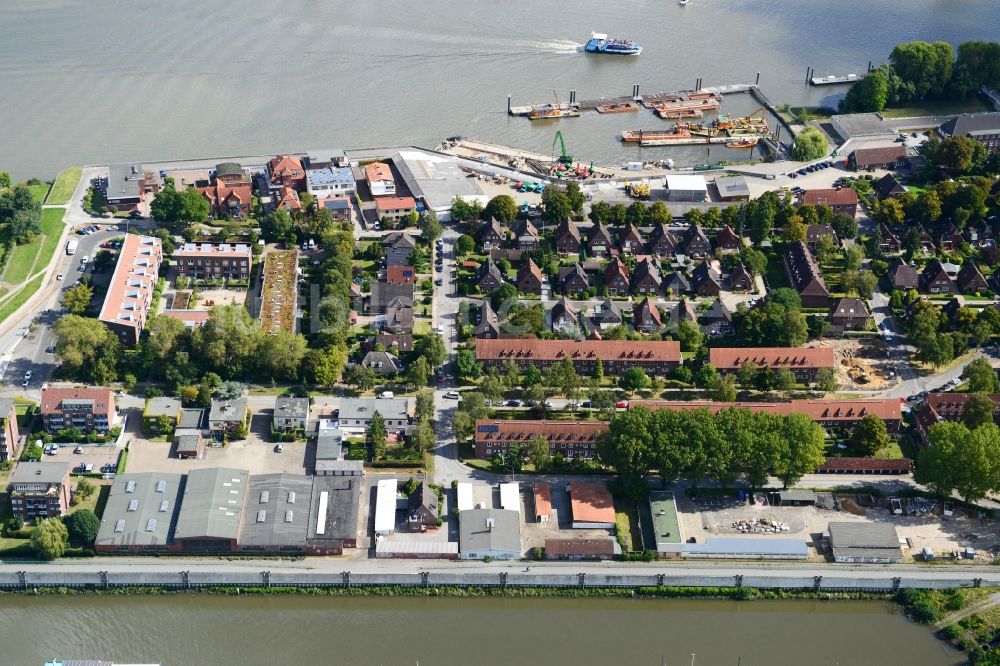 Luftbild Hamburg - Landzunge zwischen Steendiekkanal und Köhlfleet in Hamburg-Finkenwerder