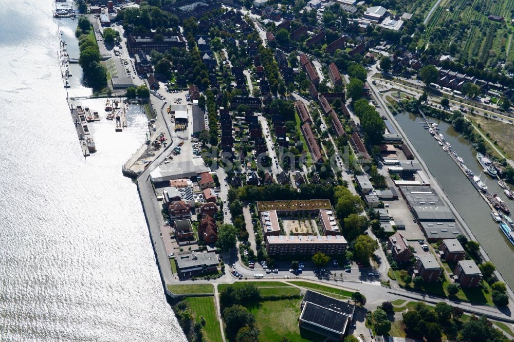 Luftaufnahme Hamburg - Landzunge zwischen Steendiekkanal und Köhlfleet in Hamburg-Finkenwerder