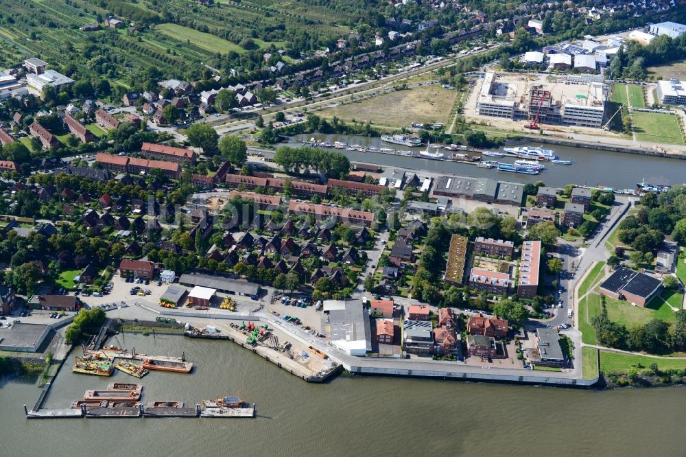 Hamburg von oben - Landzunge zwischen Steendiekkanal und Köhlfleet in Hamburg-Finkenwerder