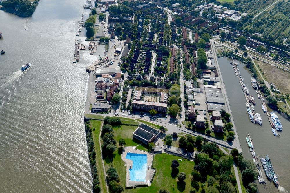 Luftbild Hamburg - Landzunge zwischen Steendiekkanal und Köhlfleet in Hamburg-Finkenwerder