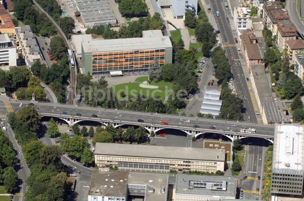 Lausanne aus der Vogelperspektive: Lausanne Feuerwehr Brücke Chauderon