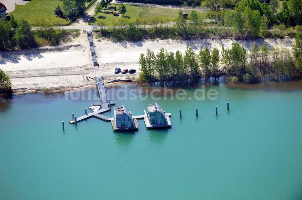 Luftaufnahme Geierswalde - Lausitz Resort - Schwimmende Häuser am Geierswalder See in Sachsen