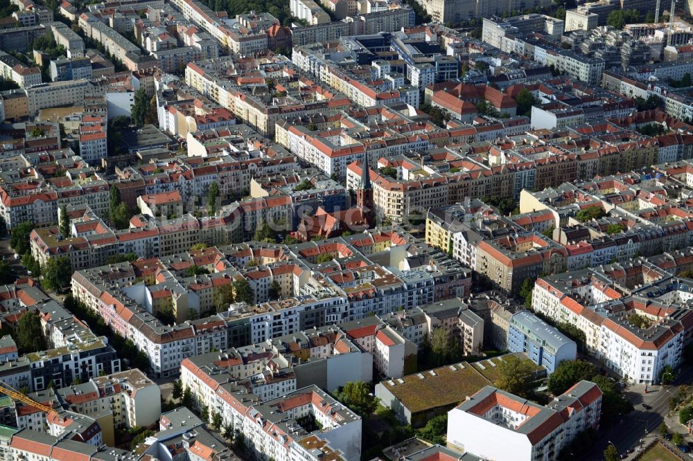 Berlin Friedrichshain aus der Vogelperspektive: Lückenbebauung in der Altbau - Mehrfamilienhaussiedlung an der Eldenaer Straße in Berlin - Friedrichshain