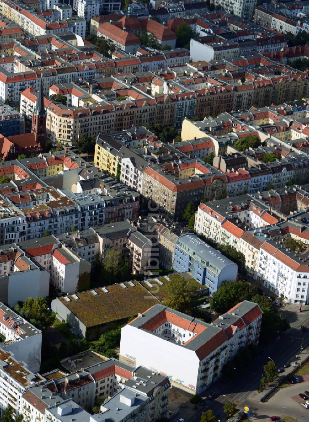 Luftaufnahme Berlin Friedrichshain - Lückenbebauung in der Altbau - Mehrfamilienhaussiedlung an der Eldenaer Straße in Berlin - Friedrichshain