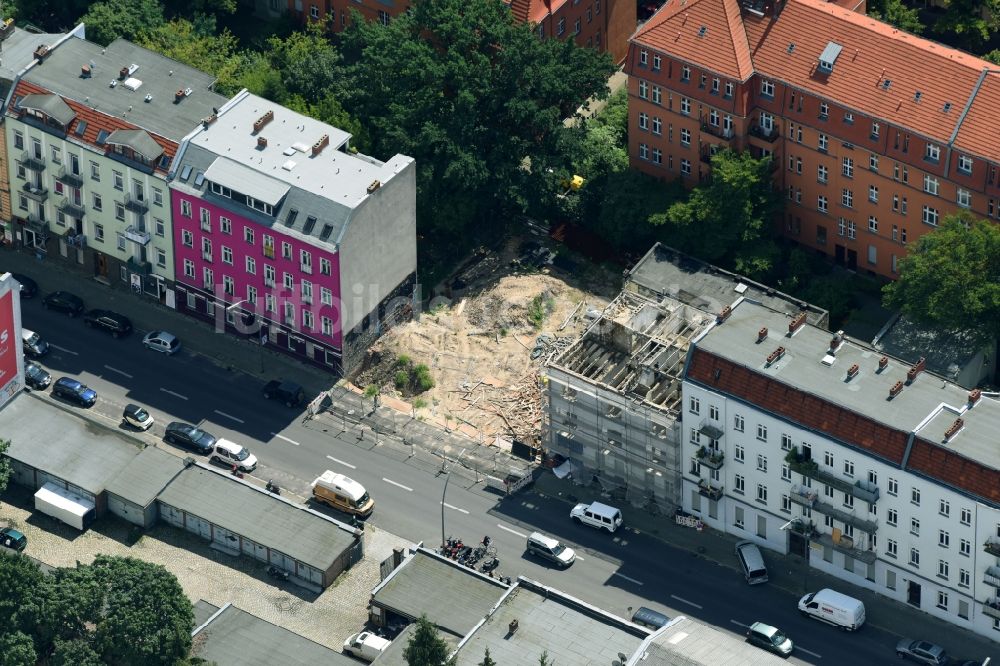 Luftbild Berlin - Lückenbebauung entlang der Mehrfamilienhaus- Wohnhaus- Siedlung entlang der Silbersteinstraße im Ortsteil Neukölln in Berlin, Deutschland