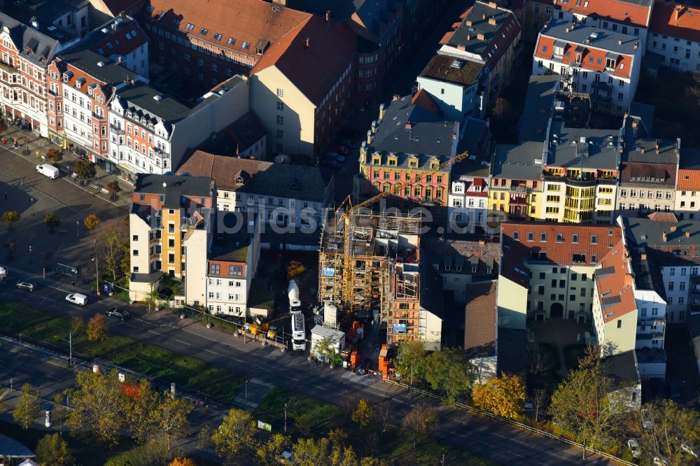 Luftaufnahme Berlin - Lückenbebauung entlang der Mehrfamilienhaus- Wohnhaus- Siedlung Müggelheimer Straße - Grünstraße im Ortsteil Köpenick in Berlin, Deutschland