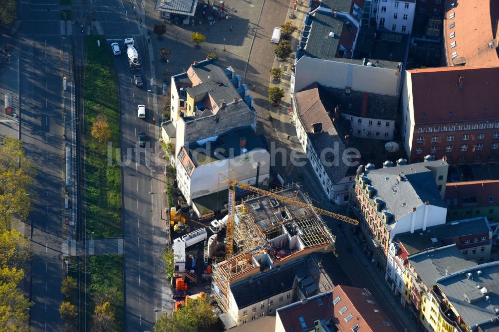 Luftbild Berlin - Lückenbebauung entlang der Mehrfamilienhaus- Wohnhaus- Siedlung Müggelheimer Straße - Grünstraße im Ortsteil Köpenick in Berlin, Deutschland