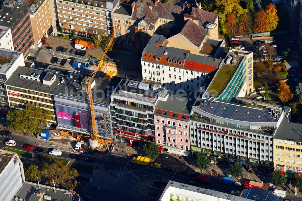 Luftbild Berlin - Lückenbebauung entlang der Mehrfamilienhaus- Wohnhaus- Siedlung Tauentzienstraße in Berlin, Deutschland