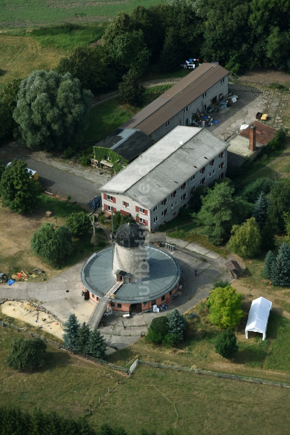 Luftaufnahme Heichelheim - LebensLernOrt Mühle am See mit Tagungszentrum und Windmühle in Heichelheim im Bundesland Thüringen