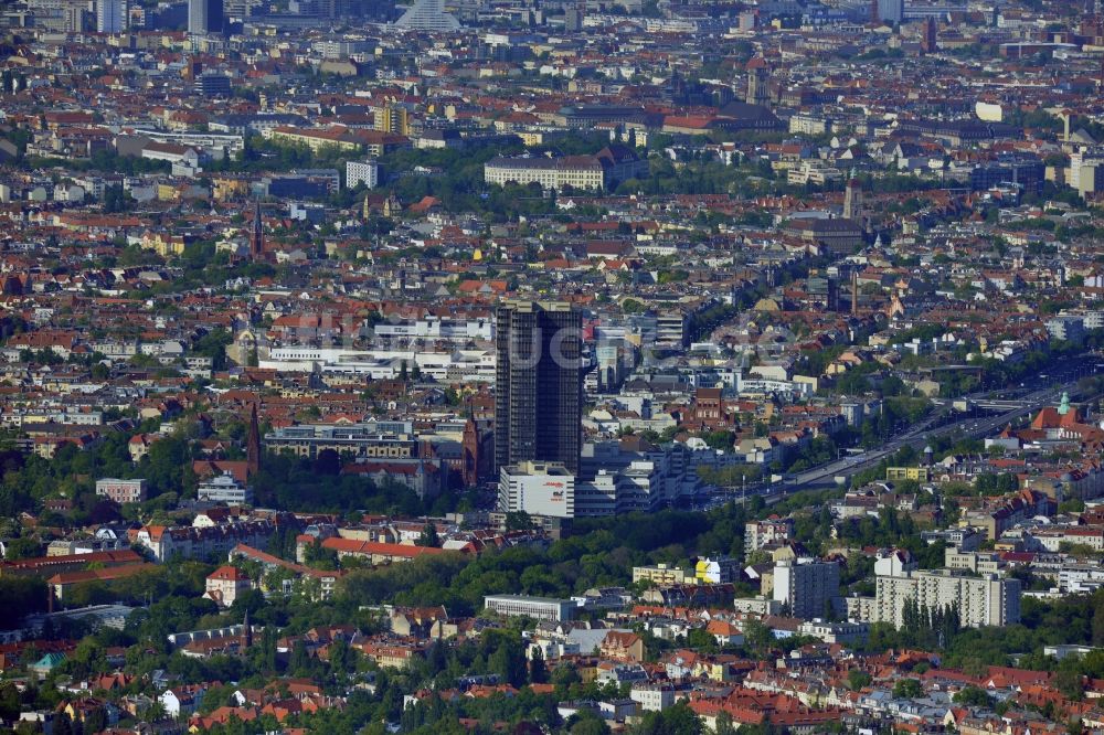 Berlin von oben - Leer stehendes Hochhaus Steglitzer Kreisel in Berlin- Steglitz