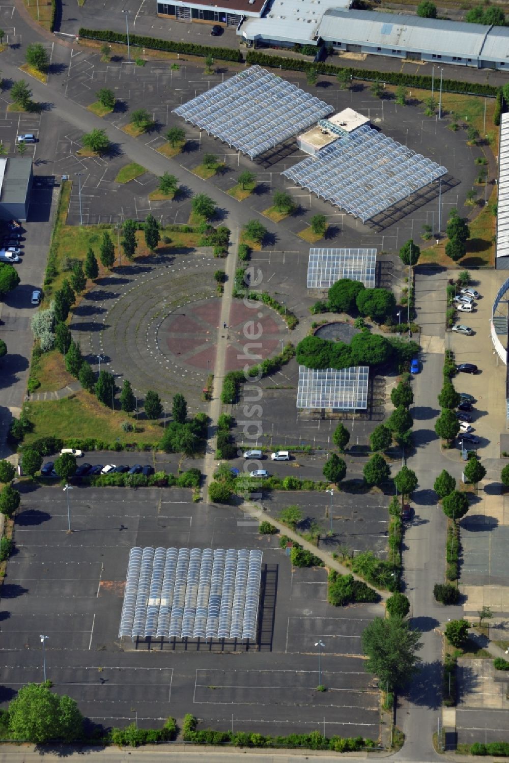 Hoppegarten von oben - Leerstehende Außenflächen im Carena Autopark Hoppegarten im Bundesland Brandenburg