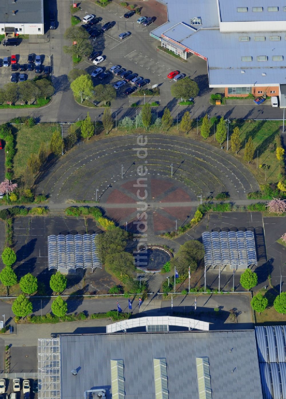 Hoppegarten von oben - Leerstehende Außenflächen im Carena Autopark Hoppegarten im Bundesland Brandenburg