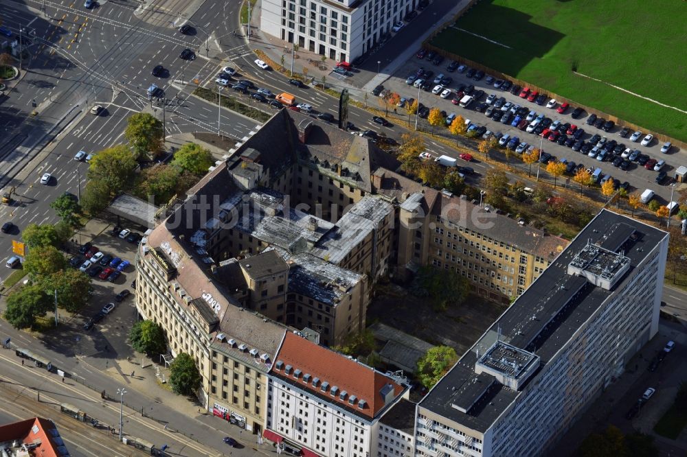 Leipzig aus der Vogelperspektive: Leerstehendes Gebäude des ehemaligen Hotel Astoria am Willy-Brandt-Platz in Leipzig im Bundesland Sachsen