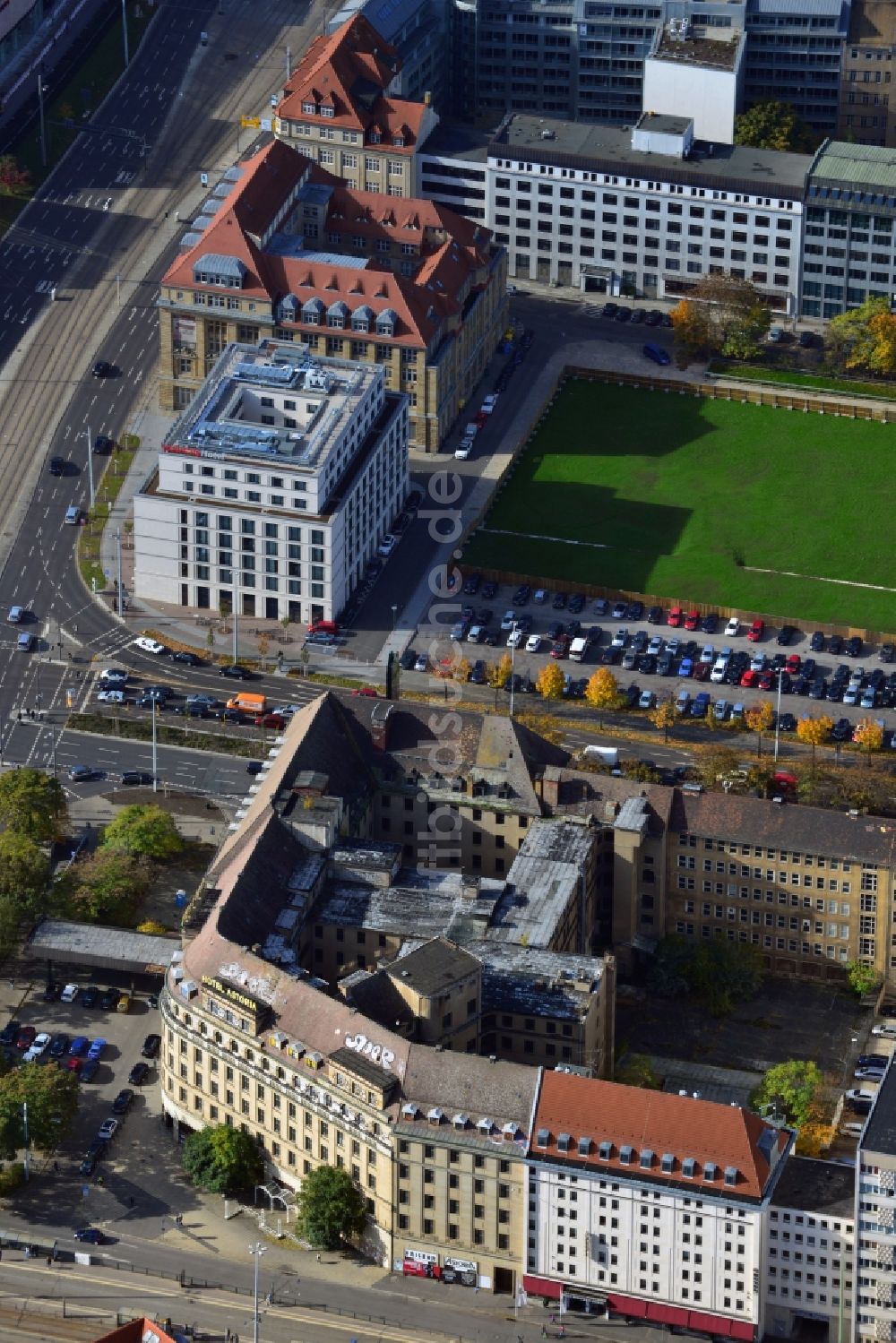 Luftbild Leipzig - Leerstehendes Gebäude des ehemaligen Hotel Astoria am Willy-Brandt-Platz in Leipzig im Bundesland Sachsen