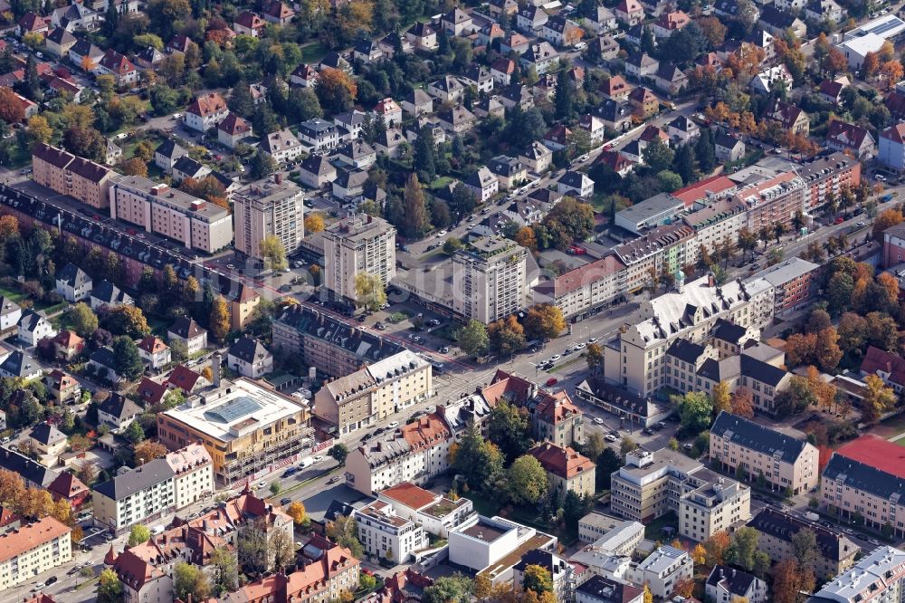 Luftaufnahme München - Leerstehendes Gebäude des ehemaligen Kaufhaus Beck an der Fürstenriederstraße in München Laim im Bundesland Bayern