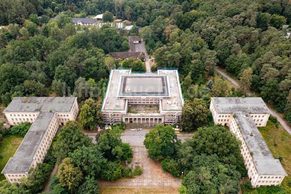 Luftbild Bogensee - Leerstehendes, ungenutzte Gebäude der ehemaligen Zentraljugendschule und der Villa Waldhof der Freien Deutschen Jugend der ehemaligen DDR in Bogensee im Bundesland Brandenburg