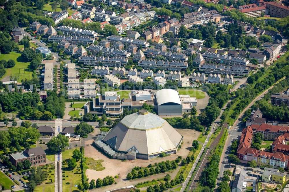 Oberhausen aus der Vogelperspektive: Leerstehendes, ungenutztes Gebäude des Gartencenters der Garten Dom GmbH in Oberhausen im Bundesland Nordrhein-Westfalen