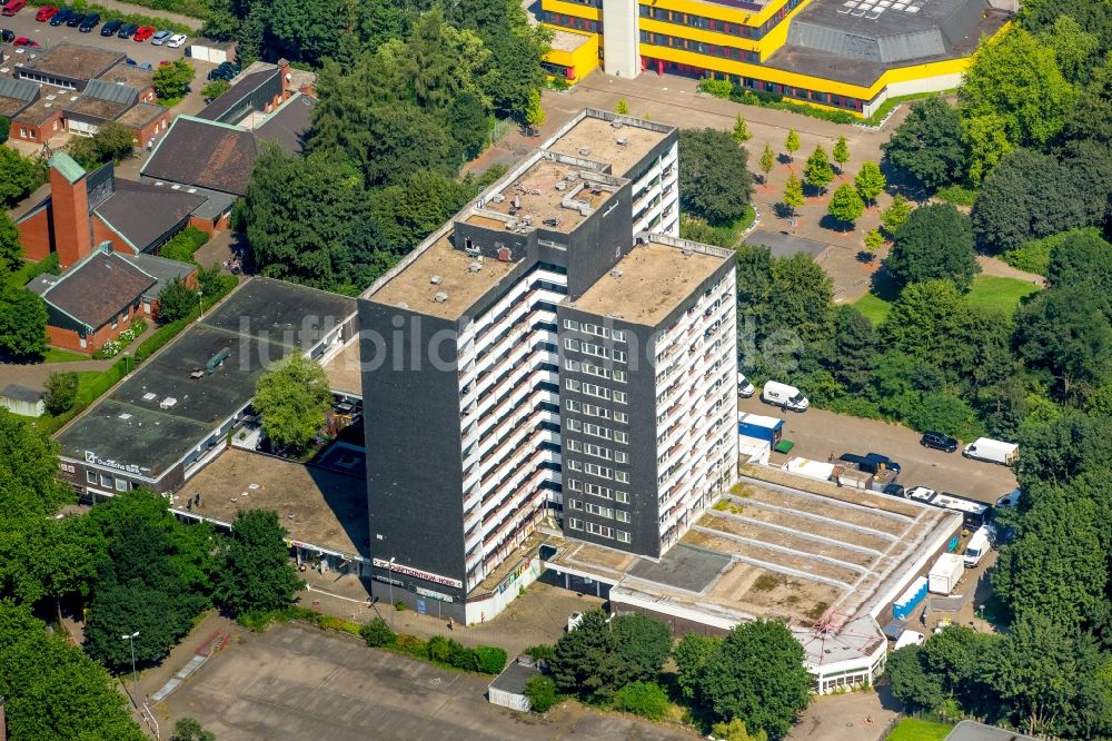 Luftaufnahme Gladbeck - Leerstehendes, ungenutztes Gebäude Schwechater Straße in Gladbeck im Bundesland Nordrhein-Westfalen