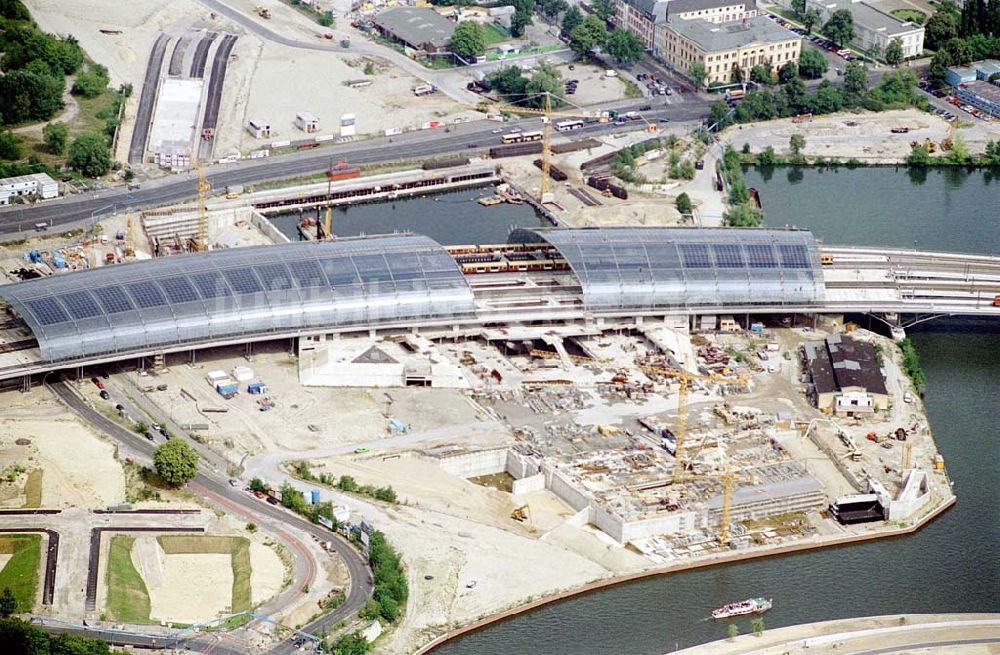 Berlin / Mitte aus der Vogelperspektive: Lehrter Bahnhof Hauptbahnhof Berlin - Mitte