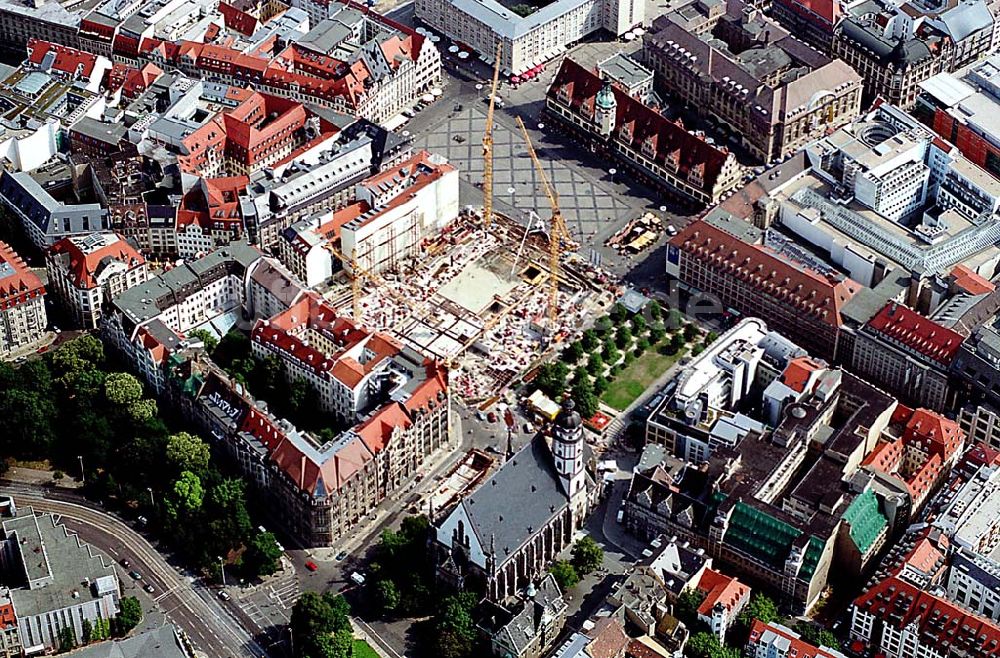 Leipzig / Sachsen von oben - Leipzig / Sachsen Blick auf die Baustelle für Geschäfts- und Bürokomplex der KG Stoffel am Alten Markt, südlich vom Leipziger Hauptbahnhof (unten: die Nikolai-Kirche)