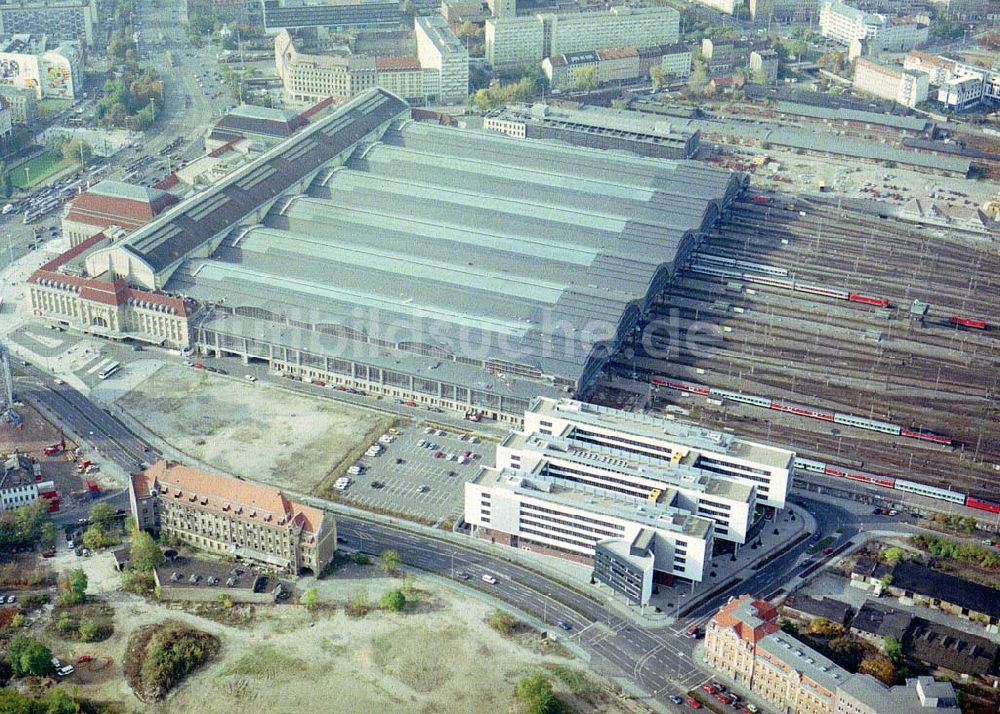 Luftaufnahme Leipzig - Leipziger Hauptbahnhof mit ECE-Shoppingcenter in Leipzig / Sachsen.