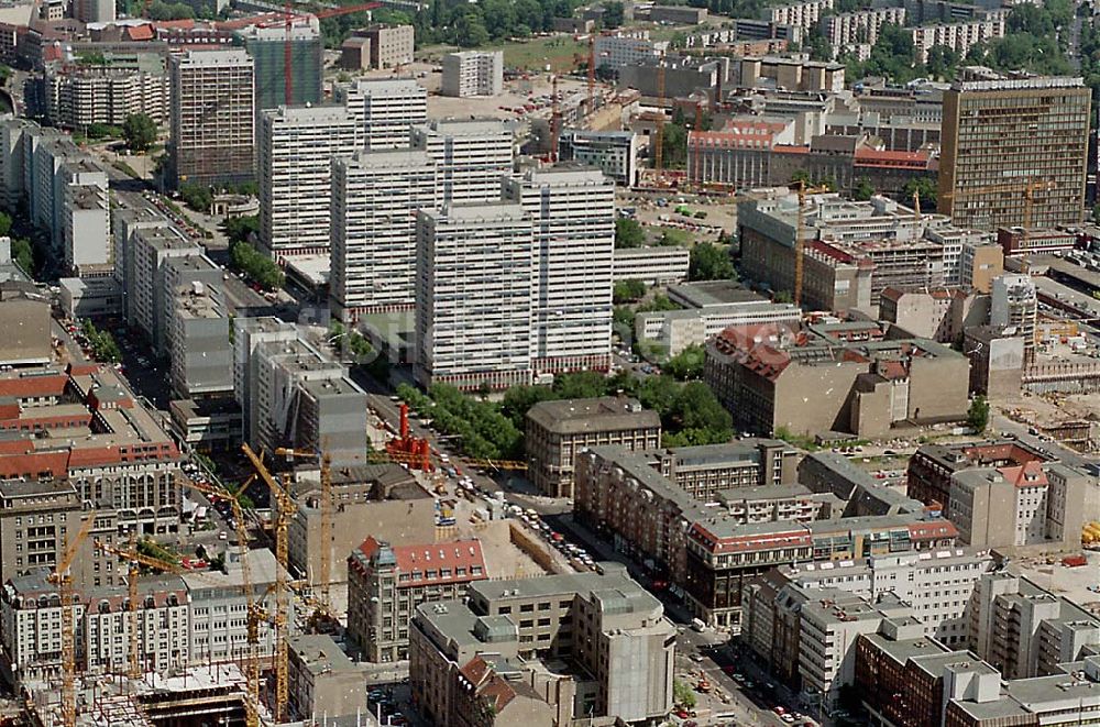 Berlin / Mitte aus der Vogelperspektive: 25.06.1995 Leipziger Straße