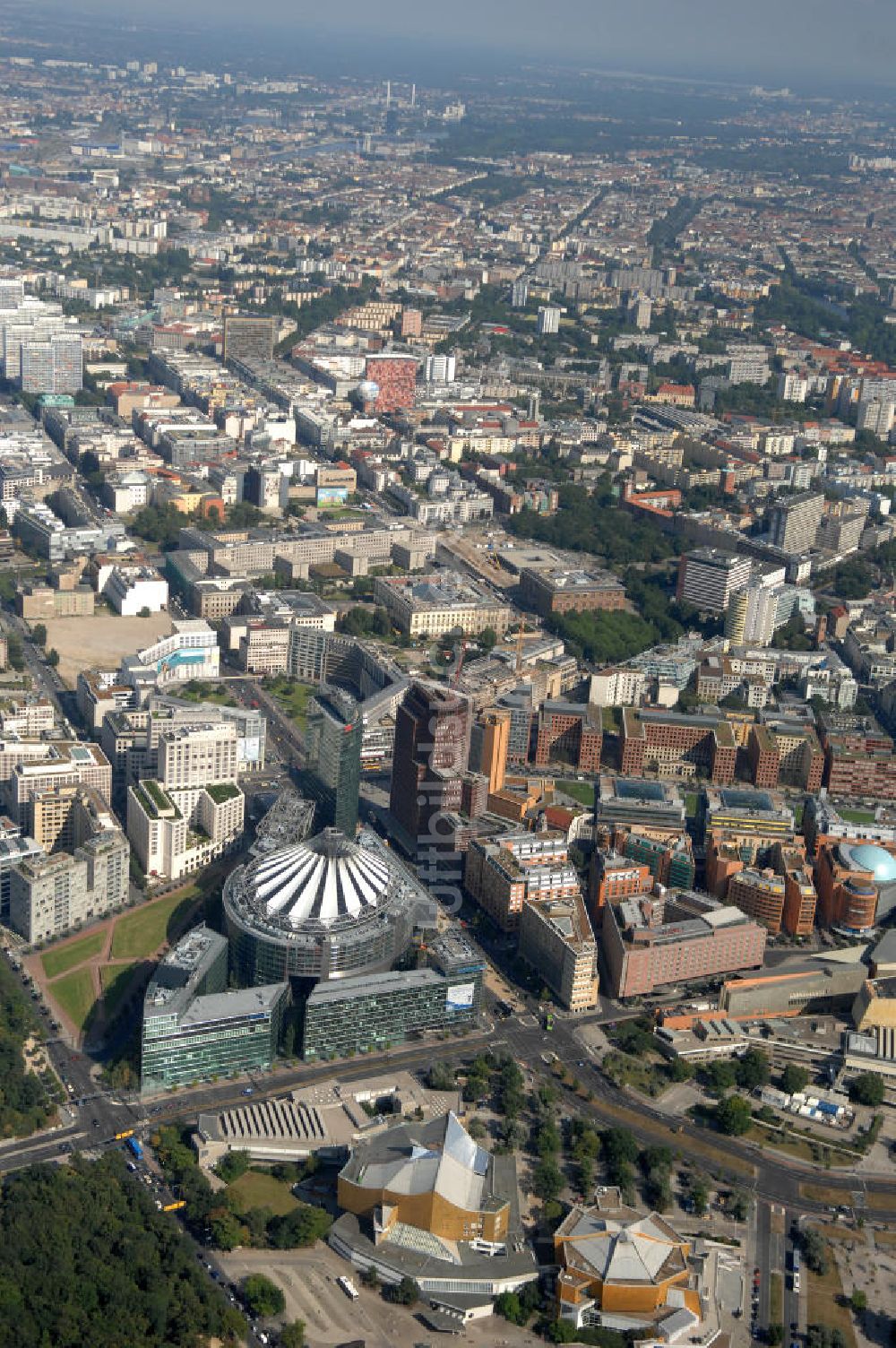 Berlin von oben - Leipziger Straße in Berlin