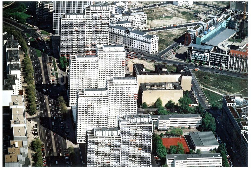 Berlin aus der Vogelperspektive: Leipziger Straße in Berlin - Mitte.