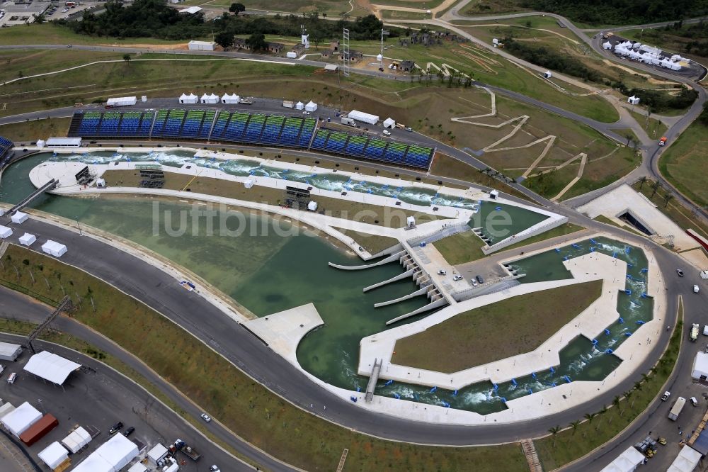 Luftaufnahme Rio de Janeiro - Leistungssport- Zentrum und Kanu- und Kajak- Wassersport- Rennstrecke am Deodoro Sports Complex in Rio de Janeiro in Brasilien