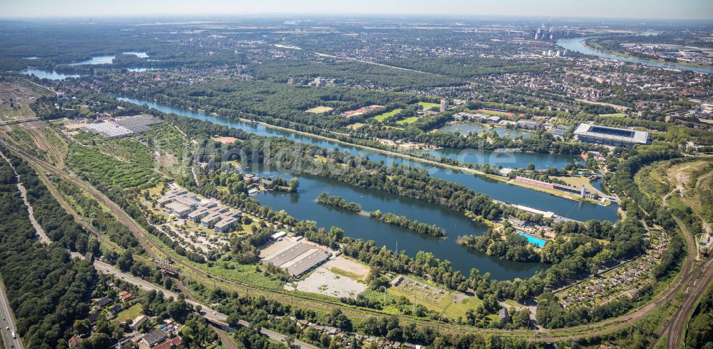 Duisburg aus der Vogelperspektive: Leistungssport- Zentrum der Regattastrecken - Rennbahn Bertasee Neuendorf-Süd - Regattabahn Duisburg in Duisburg im Bundesland Nordrhein-Westfalen