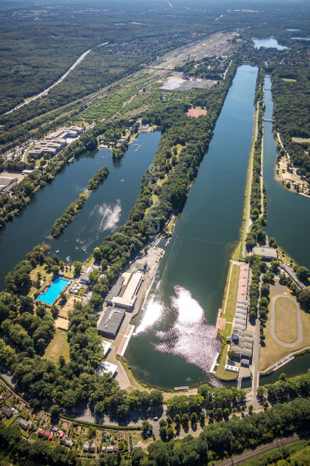 Duisburg von oben - Leistungssport- Zentrum der Regattastrecken - Rennbahn Bertasee Neuendorf-Süd - Regattabahn Duisburg in Duisburg im Bundesland Nordrhein-Westfalen