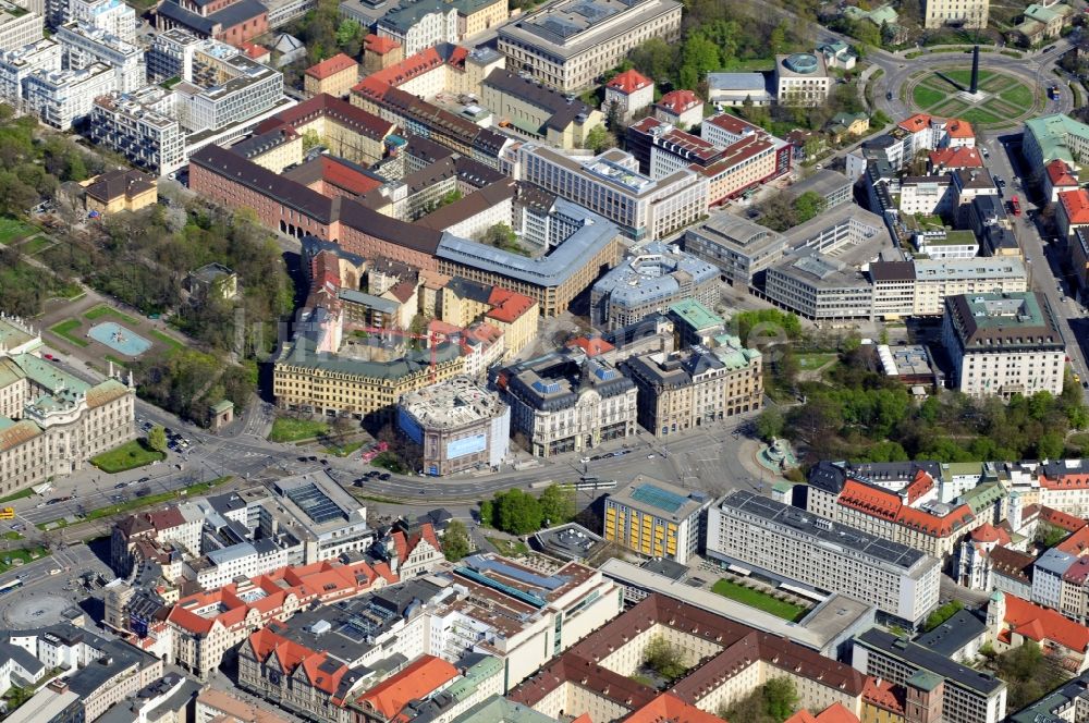 München von oben - Lenbachplatz in München im Bundesland Bayern