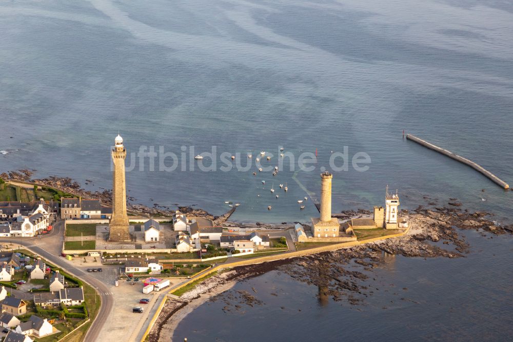 Luftbild Penmarc'h - Leuchttürme Phare d'Eckmühl als historisches Seefahrtszeichen an der Atlantikküste in Penmarc'h in Bretagne, Frankreich