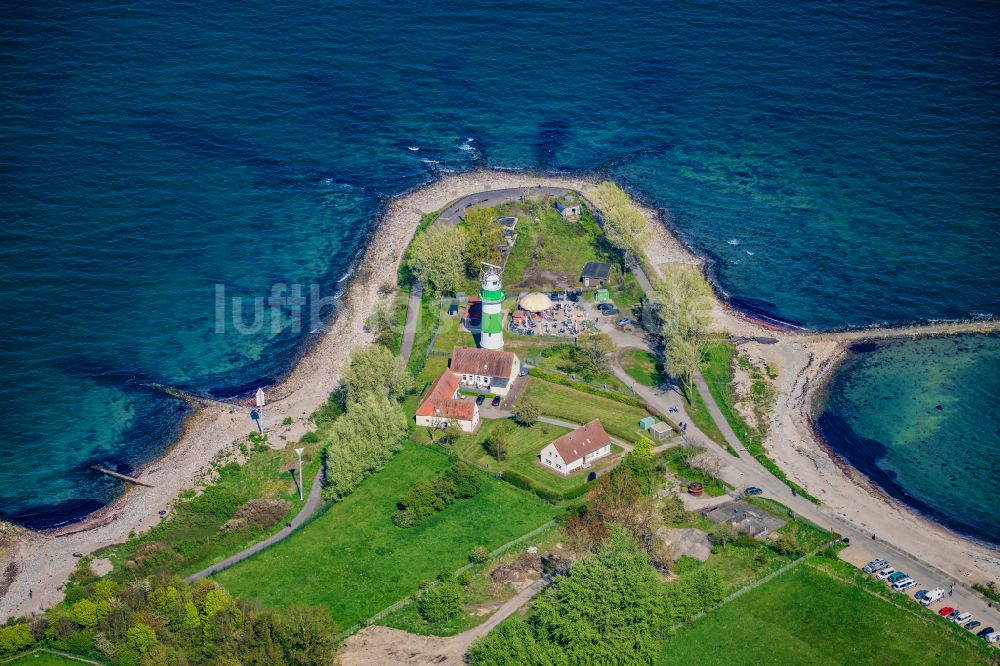 Luftbild Strande - Leuchtturm als historisches Seefahrtszeichen im Küstenbereich Bülk in Strande im Bundesland Schleswig-Holstein, Deutschland